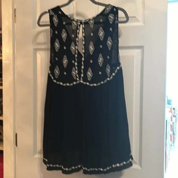 FREE PEOPLE FLOWEY TANK OPEN SLIT BACK - Picture 2 of 2